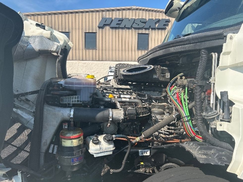 Sleeper Tractor-Heavy Duty Tractors-Freightliner-2019-T12664ST-Milwaukee-WI-376,915\n\t\tmiles-$ 64,250 - Image 21