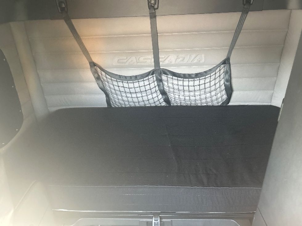 Sleeper Tractor-Heavy Duty Tractors-Freightliner-2019-T12664ST-Milwaukee-WI-565,850\n\t\tmiles-$ 54,250 - Image 16