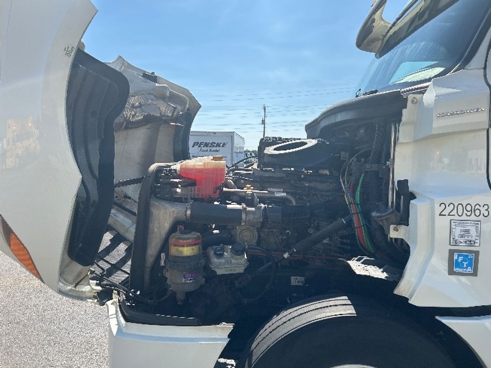 Sleeper Tractor-Heavy Duty Tractors-Freightliner-2019-T12664ST-Milwaukee-WI-565,850\n\t\tmiles-$ 54,250 - Image 21