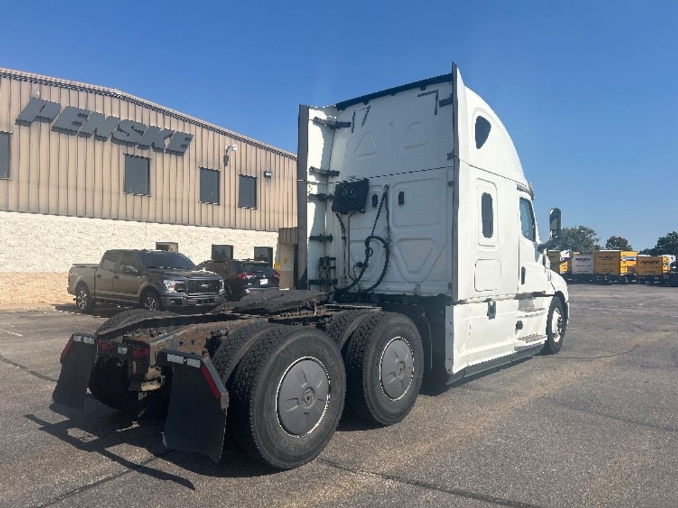 Sleeper Tractor-Heavy Duty Tractors-Freightliner-2019-T12664ST-Milwaukee-WI-565,850\n\t\tmiles-$ 54,250 - Image 7