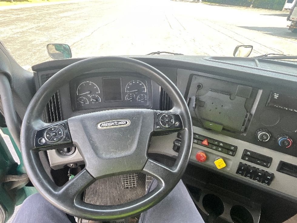 Sleeper Tractor-Heavy Duty Tractors-Freightliner-2019-T12664ST-Mississauga-ON-734,866\n\t\tkm-$ 64,750 - Image 11