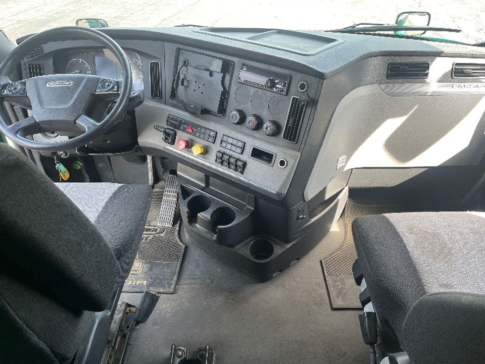 Sleeper Tractor-Heavy Duty Tractors-Freightliner-2019-T12664ST-Mississauga-ON-734,866\n\t\tkm-$ 64,750 - Image 12