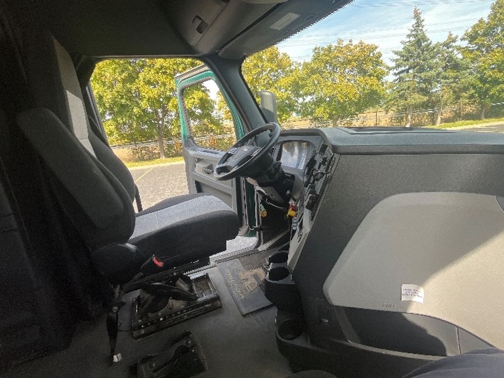 Sleeper Tractor-Heavy Duty Tractors-Freightliner-2019-T12664ST-Mississauga-ON-734,866\n\t\tkm-$ 64,750 - Image 15