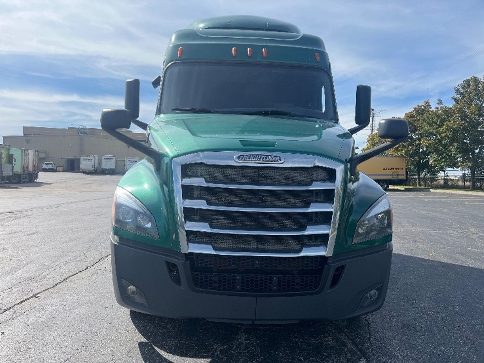 Sleeper Tractor-Heavy Duty Tractors-Freightliner-2019-T12664ST-Mississauga-ON-734,866\n\t\tkm-$ 64,750 - Image 2
