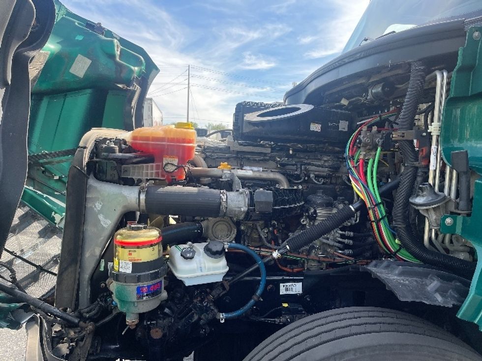 Sleeper Tractor-Heavy Duty Tractors-Freightliner-2019-T12664ST-Mississauga-ON-734,866\n\t\tkm-$ 64,750 - Image 21