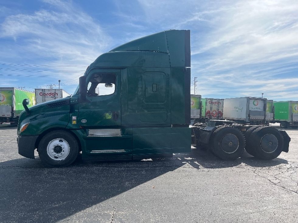 Sleeper Tractor-Heavy Duty Tractors-Freightliner-2019-T12664ST-Mississauga-ON-734,866\n\t\tkm-$ 64,750 - Image 4