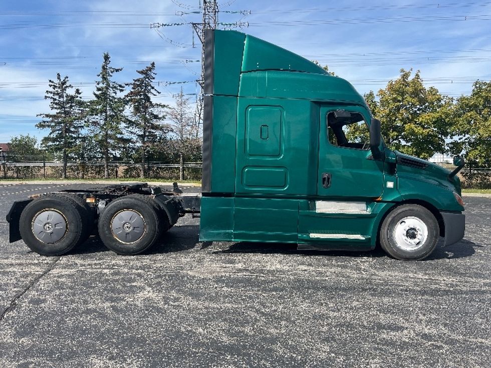 Sleeper Tractor-Heavy Duty Tractors-Freightliner-2019-T12664ST-Mississauga-ON-734,866\n\t\tkm-$ 64,750 - Image 8