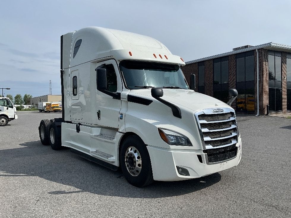 Sleeper Tractor-Heavy Duty Tractors-Freightliner-2019-T12664ST-Mississauga-ON-827,000\n\t\tkm-$ 78,250 - Image 1