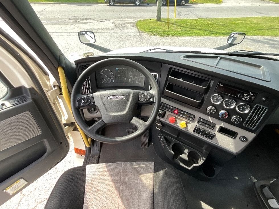 Sleeper Tractor-Heavy Duty Tractors-Freightliner-2019-T12664ST-Mississauga-ON-827,000\n\t\tkm-$ 78,250 - Image 11