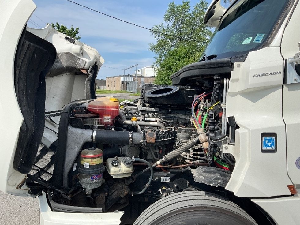 Sleeper Tractor-Heavy Duty Tractors-Freightliner-2019-T12664ST-Mississauga-ON-827,000\n\t\tkm-$ 78,250 - Image 21