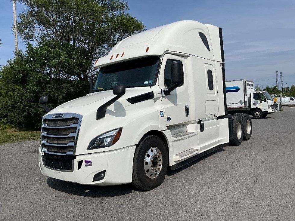 Sleeper Tractor-Heavy Duty Tractors-Freightliner-2019-T12664ST-Mississauga-ON-827,000\n\t\tkm-$ 78,250 - Image 3