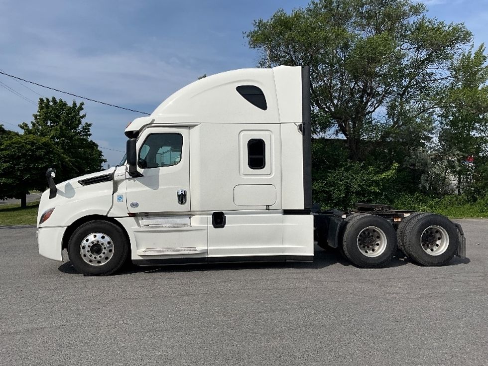 Sleeper Tractor-Heavy Duty Tractors-Freightliner-2019-T12664ST-Mississauga-ON-827,000\n\t\tkm-$ 78,250 - Image 4