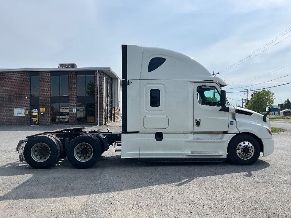 Sleeper Tractor-Heavy Duty Tractors-Freightliner-2019-T12664ST-Mississauga-ON-827,000\n\t\tkm-$ 78,250 - Image 8