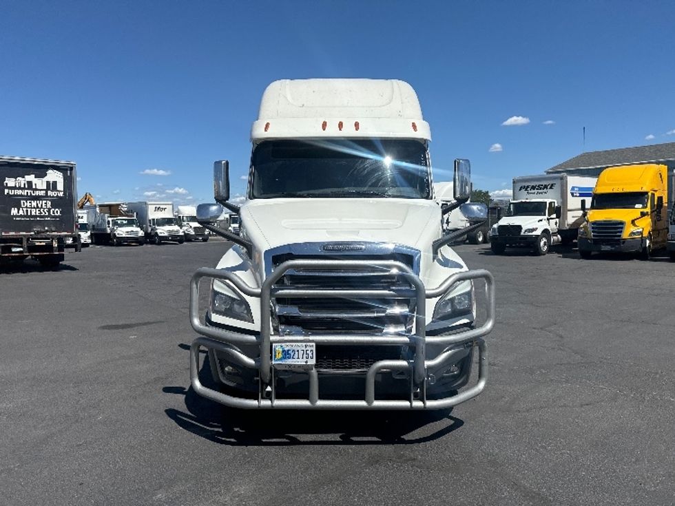 2019 Freightliner T12664ST Sleeper Tractor
