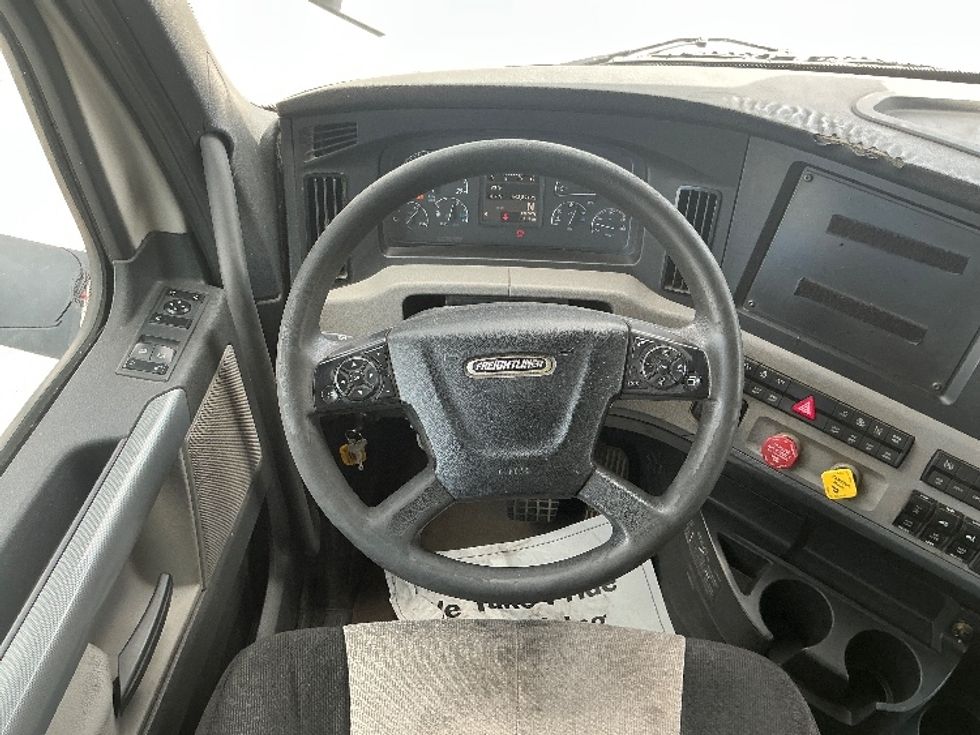 Sleeper Tractor-Heavy Duty Tractors-Freightliner-2019-T12664ST-Mobile-AL-643,591\n\t\tmiles-$ 50,750 - Image 11