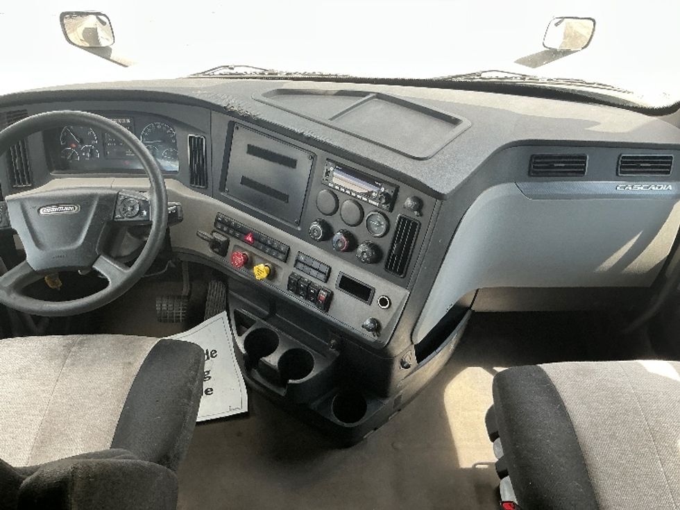 Sleeper Tractor-Heavy Duty Tractors-Freightliner-2019-T12664ST-Mobile-AL-643,591\n\t\tmiles-$ 50,750 - Image 12