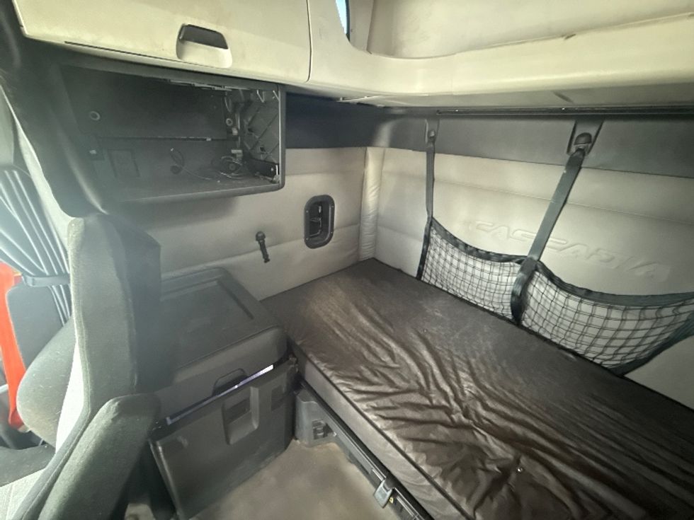 Sleeper Tractor-Heavy Duty Tractors-Freightliner-2019-T12664ST-Mobile-AL-643,591\n\t\tmiles-$ 50,750 - Image 19