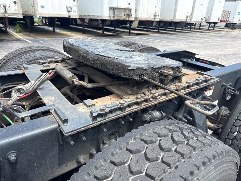 Sleeper Tractor-Heavy Duty Tractors-Freightliner-2019-T12664ST-Mobile-AL-643,591\n\t\tmiles-$ 50,750 - Image 22