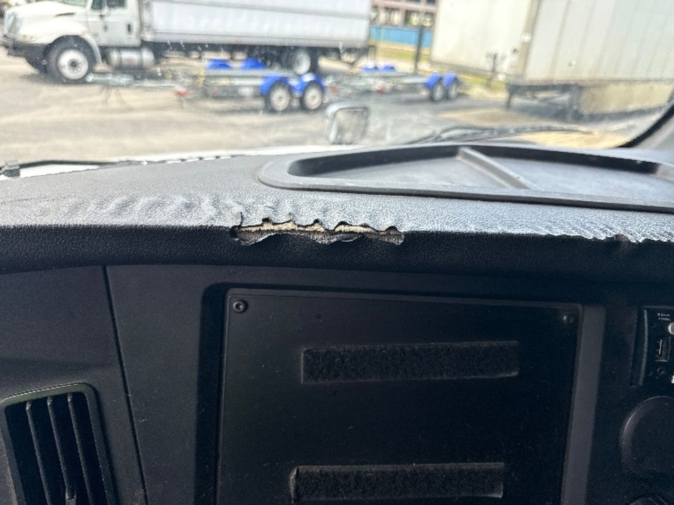 Sleeper Tractor-Heavy Duty Tractors-Freightliner-2019-T12664ST-Mobile-AL-643,591\n\t\tmiles-$ 50,750 - Image 24