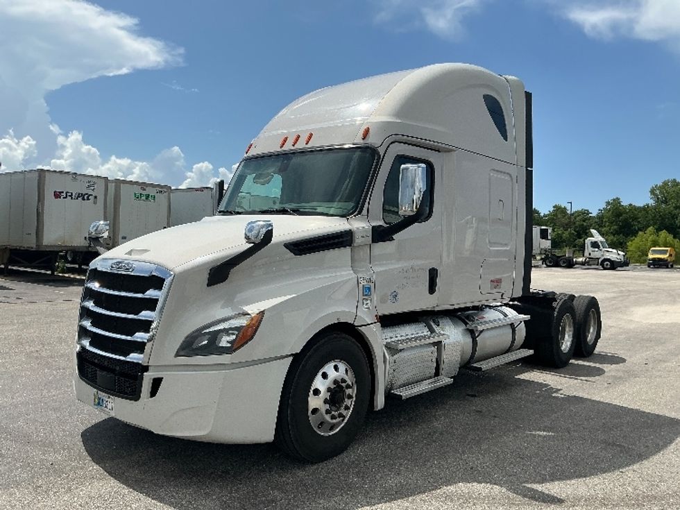 Sleeper Tractor-Heavy Duty Tractors-Freightliner-2019-T12664ST-Mobile-AL-643,591\n\t\tmiles-$ 50,750 - Image 3