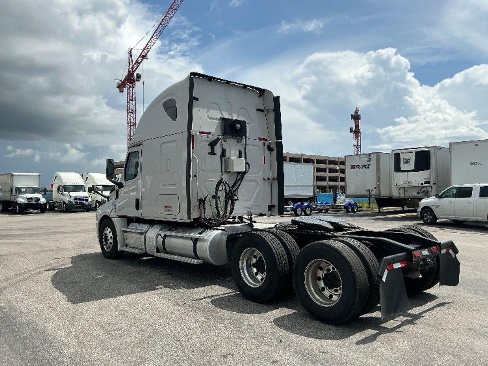 Sleeper Tractor-Heavy Duty Tractors-Freightliner-2019-T12664ST-Mobile-AL-643,591\n\t\tmiles-$ 50,750 - Image 5