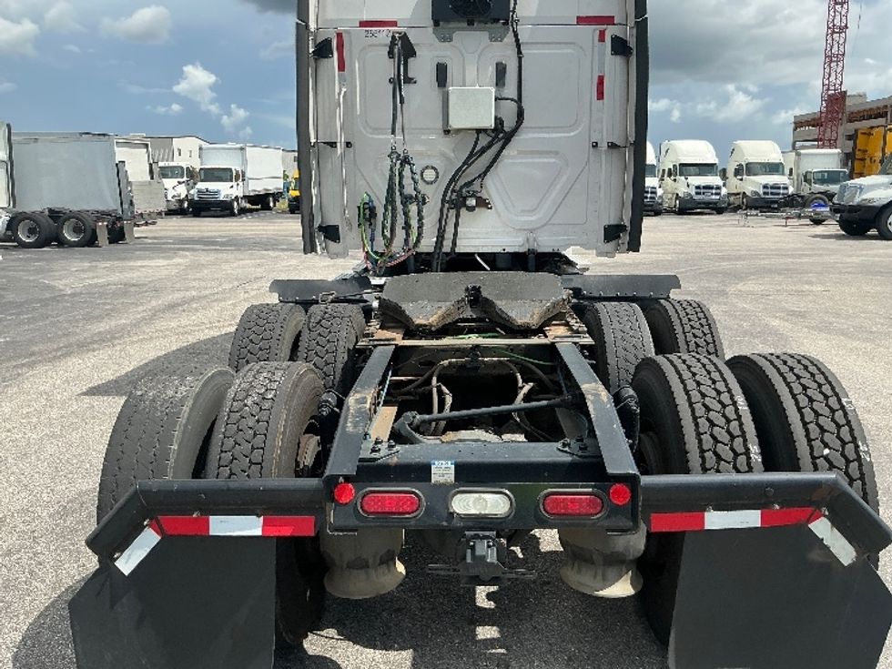 Sleeper Tractor-Heavy Duty Tractors-Freightliner-2019-T12664ST-Mobile-AL-643,591\n\t\tmiles-$ 50,750 - Image 6