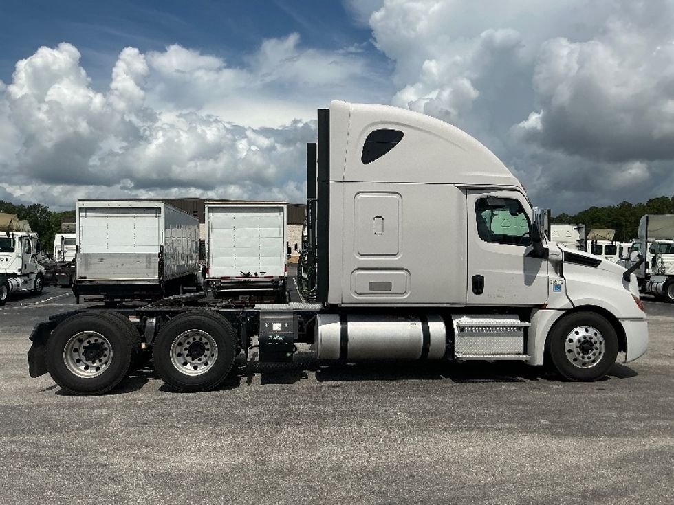 Sleeper Tractor-Heavy Duty Tractors-Freightliner-2019-T12664ST-Mobile-AL-643,591\n\t\tmiles-$ 50,750 - Image 8