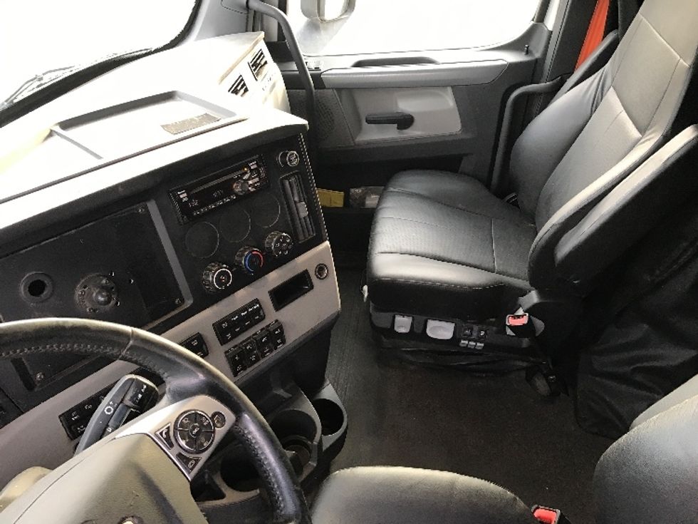 Sleeper Tractor-Heavy Duty Tractors-Freightliner-2019-T12664ST-Morristown-TN-556,747\n\t\tmiles-$ 51,750 - Image 12