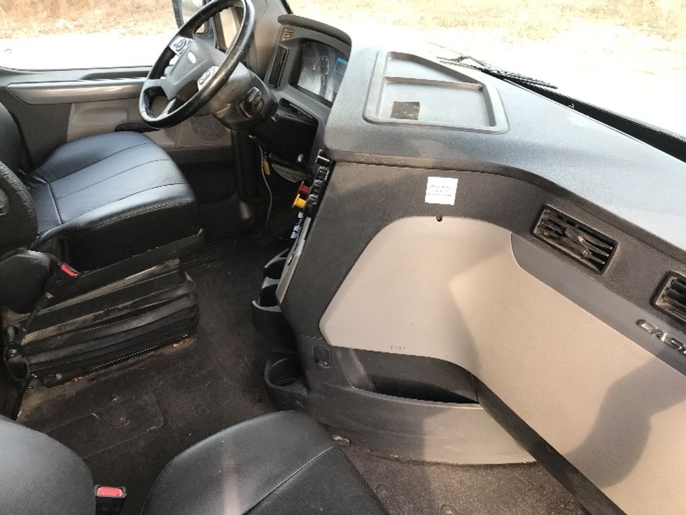 Sleeper Tractor-Heavy Duty Tractors-Freightliner-2019-T12664ST-Morristown-TN-556,747\n\t\tmiles-$ 51,750 - Image 15