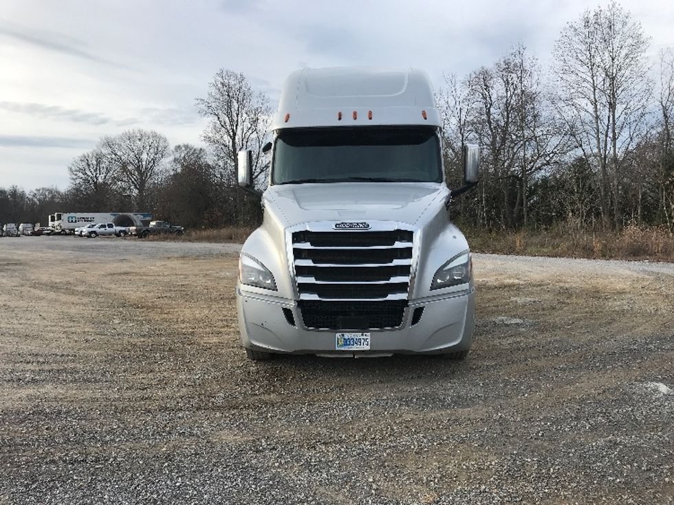 Sleeper Tractor-Heavy Duty Tractors-Freightliner-2019-T12664ST-Morristown-TN-556,747\n\t\tmiles-$ 51,750 - Image 2