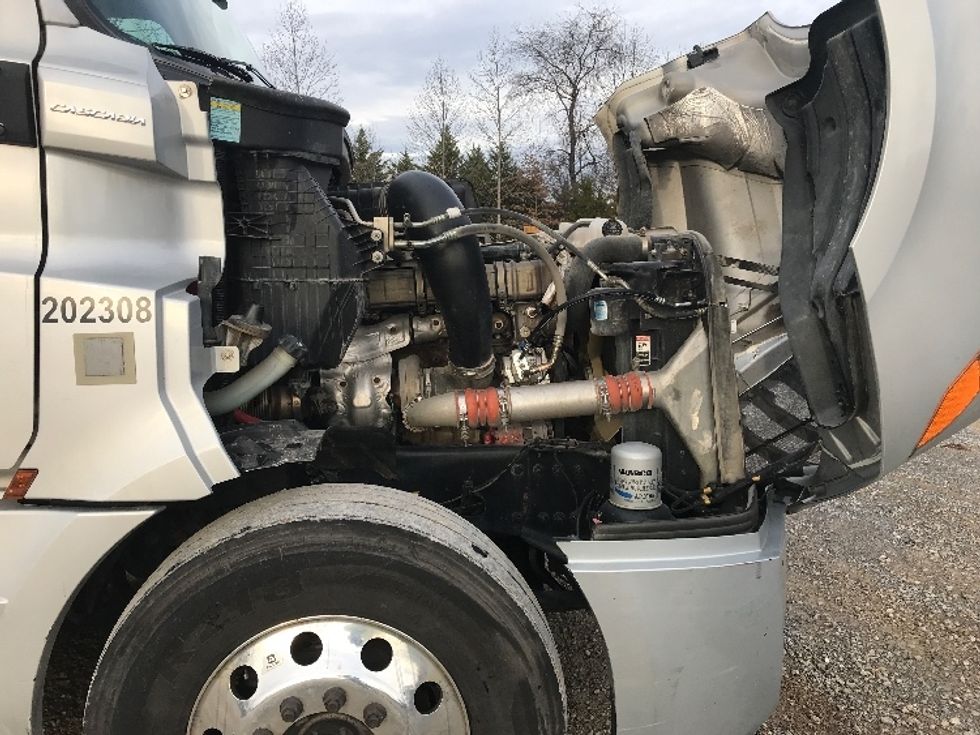 Sleeper Tractor-Heavy Duty Tractors-Freightliner-2019-T12664ST-Morristown-TN-556,747\n\t\tmiles-$ 51,750 - Image 20