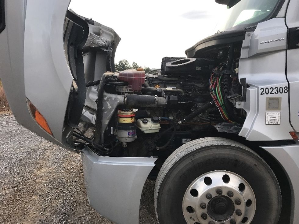 Sleeper Tractor-Heavy Duty Tractors-Freightliner-2019-T12664ST-Morristown-TN-556,747\n\t\tmiles-$ 51,750 - Image 21