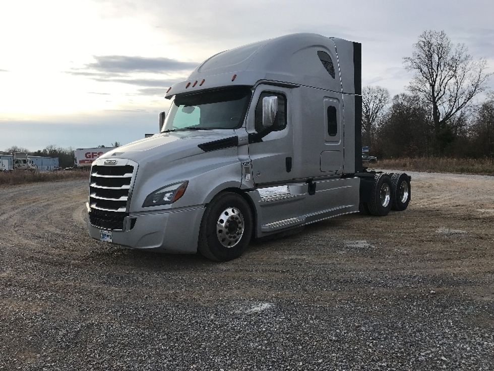 Sleeper Tractor-Heavy Duty Tractors-Freightliner-2019-T12664ST-Morristown-TN-556,747\n\t\tmiles-$ 51,750 - Image 3
