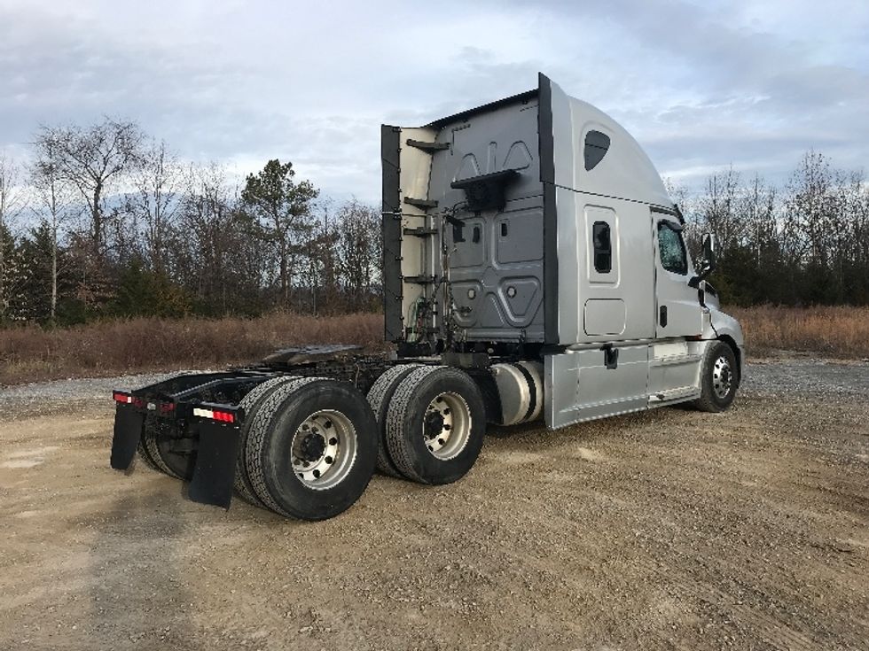 Sleeper Tractor-Heavy Duty Tractors-Freightliner-2019-T12664ST-Morristown-TN-556,747\n\t\tmiles-$ 51,750 - Image 7