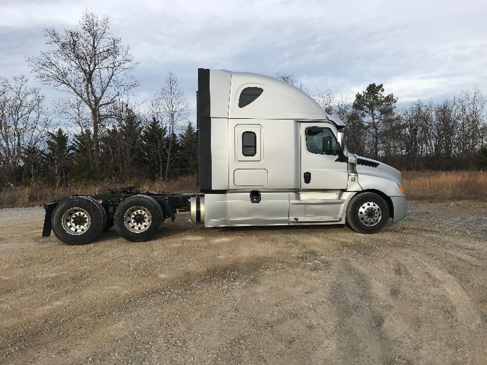 Sleeper Tractor-Heavy Duty Tractors-Freightliner-2019-T12664ST-Morristown-TN-556,747\n\t\tmiles-$ 51,750 - Image 8