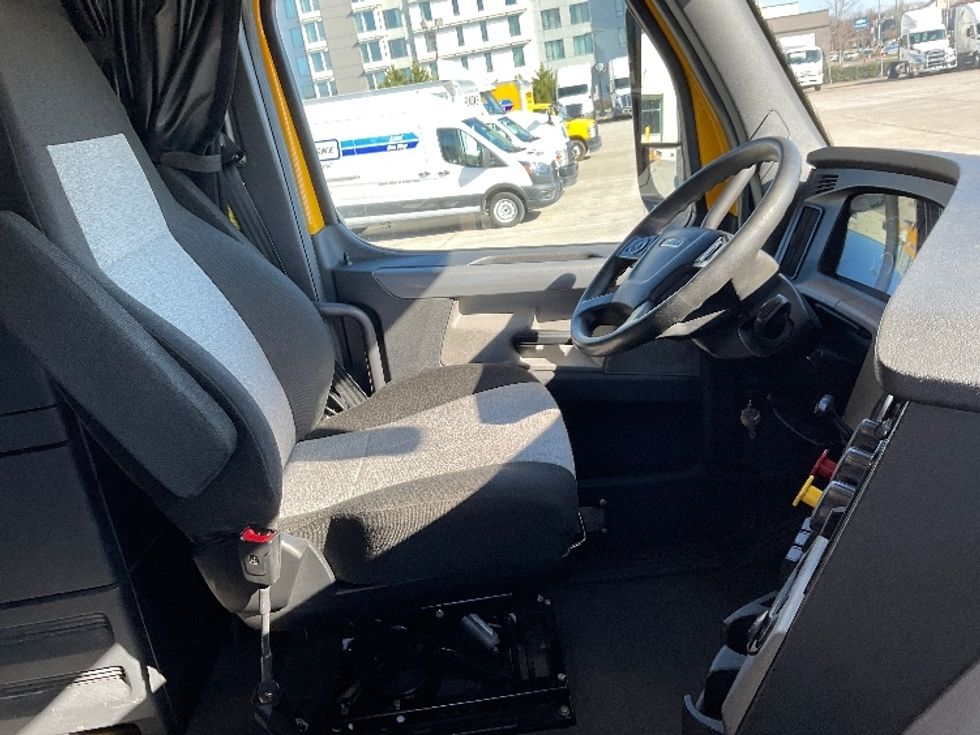 Sleeper Tractor-Heavy Duty Tractors-Freightliner-2019-T12664ST-Morristown-TN-657,232\n\t\tmiles-$ 40,250 - Image 15