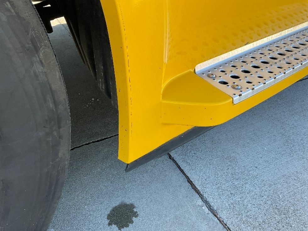 Sleeper Tractor-Heavy Duty Tractors-Freightliner-2019-T12664ST-Morristown-TN-657,232\n\t\tmiles-$ 40,250 - Image 22