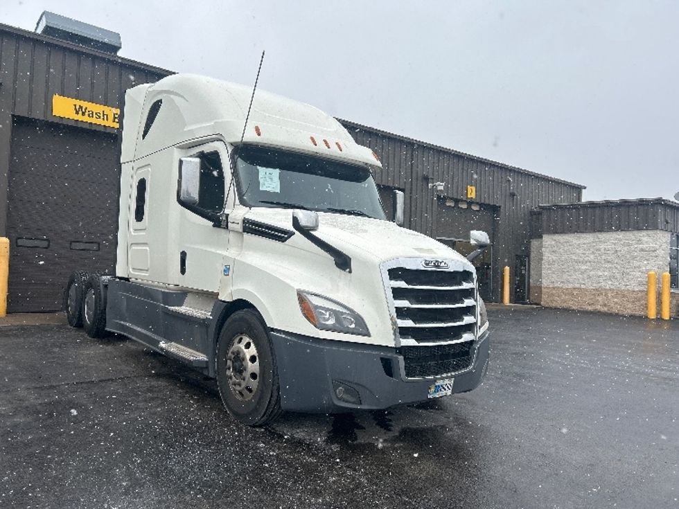 Sleeper Tractor-Heavy Duty Tractors-Freightliner-2019-T12664ST-Mount Pleasant-PA-634,014\n\t\tmiles-$ 44,500 - Image 1