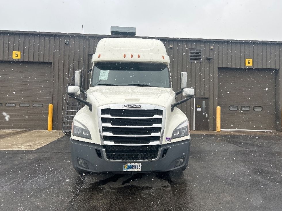 Sleeper Tractor-Heavy Duty Tractors-Freightliner-2019-T12664ST-Mount Pleasant-PA-634,014\n\t\tmiles-$ 44,500 - Image 2