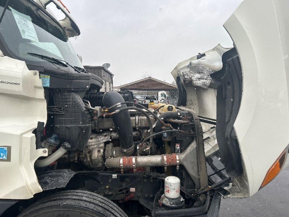 Sleeper Tractor-Heavy Duty Tractors-Freightliner-2019-T12664ST-Mount Pleasant-PA-634,014\n\t\tmiles-$ 44,500 - Image 20