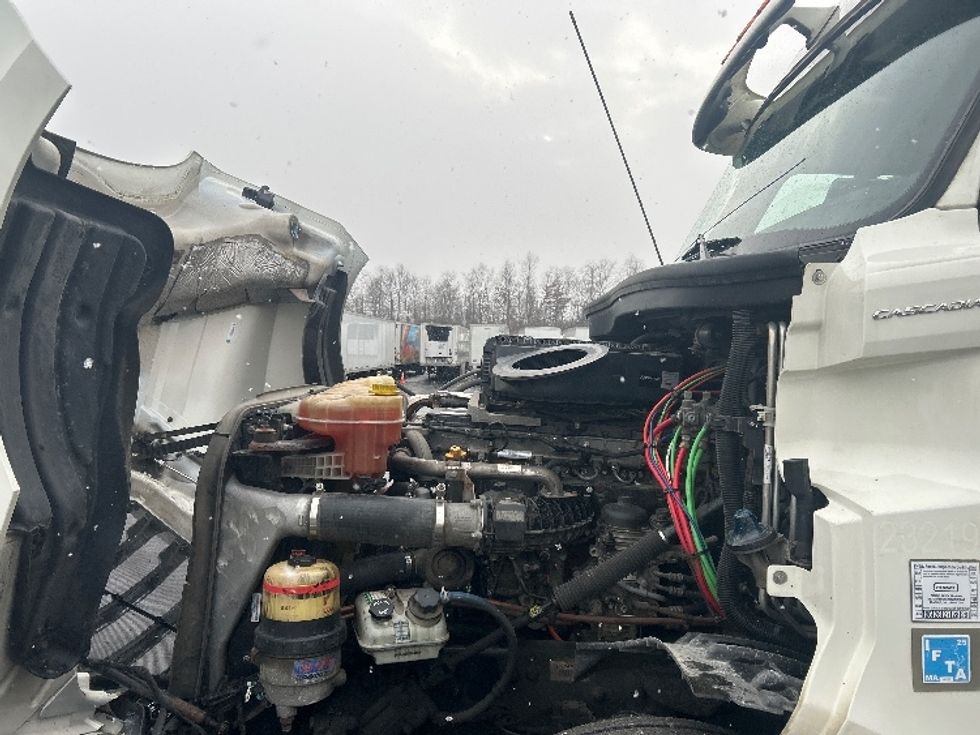 Sleeper Tractor-Heavy Duty Tractors-Freightliner-2019-T12664ST-Mount Pleasant-PA-634,014\n\t\tmiles-$ 44,500 - Image 21