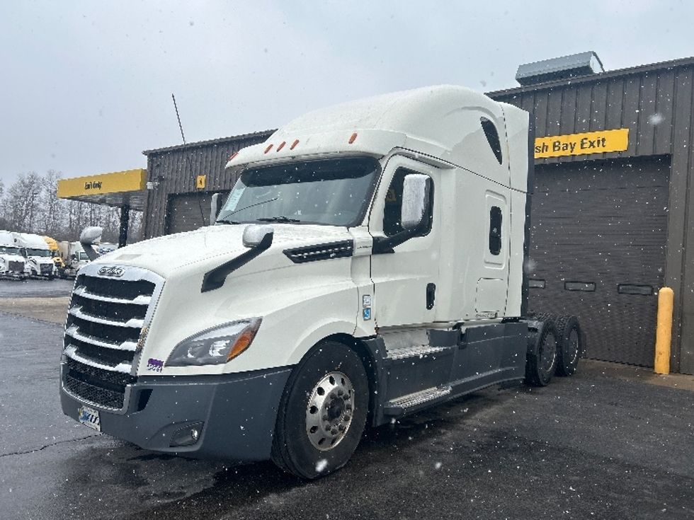 Sleeper Tractor-Heavy Duty Tractors-Freightliner-2019-T12664ST-Mount Pleasant-PA-634,014\n\t\tmiles-$ 44,500 - Image 3