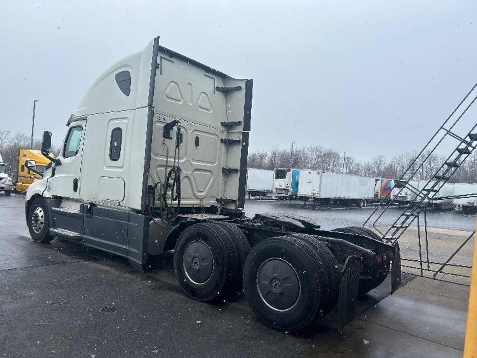 Sleeper Tractor-Heavy Duty Tractors-Freightliner-2019-T12664ST-Mount Pleasant-PA-634,014\n\t\tmiles-$ 44,500 - Image 5