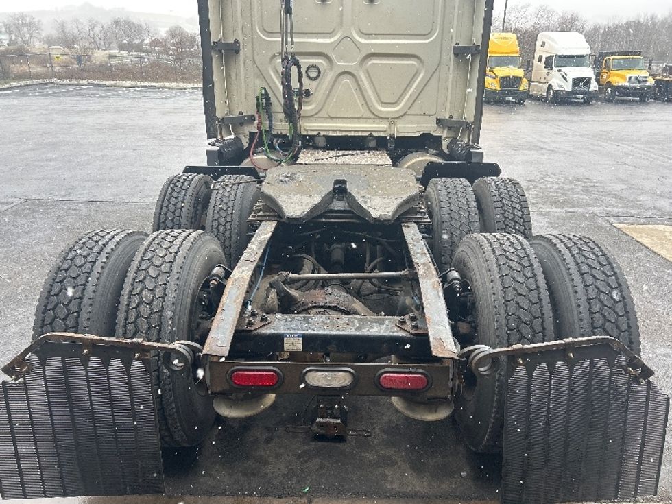 Sleeper Tractor-Heavy Duty Tractors-Freightliner-2019-T12664ST-Mount Pleasant-PA-634,014\n\t\tmiles-$ 44,500 - Image 6