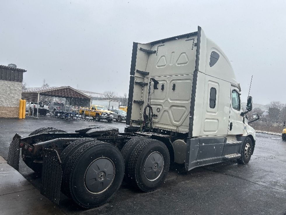 Sleeper Tractor-Heavy Duty Tractors-Freightliner-2019-T12664ST-Mount Pleasant-PA-634,014\n\t\tmiles-$ 44,500 - Image 7