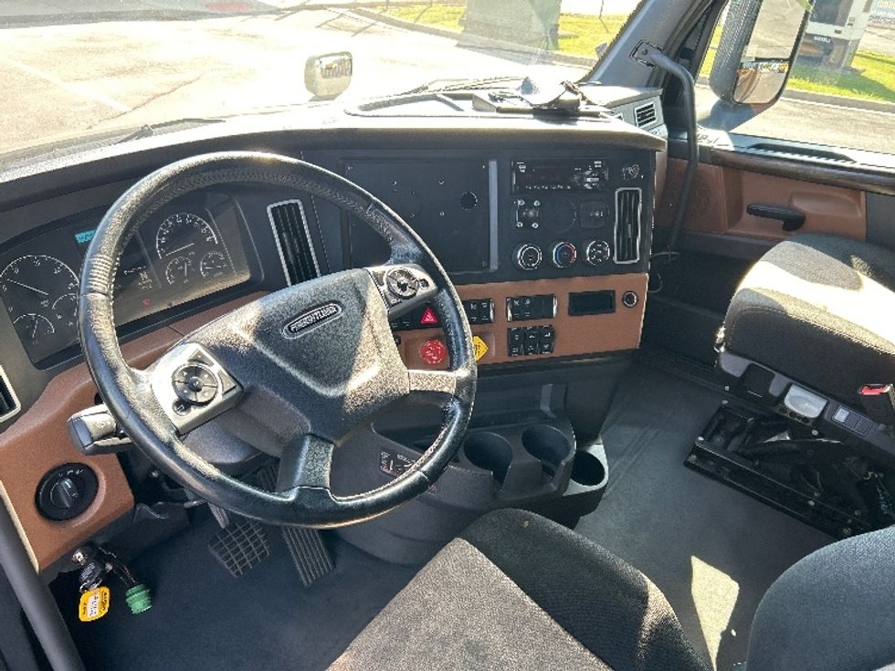 Sleeper Tractor-Heavy Duty Tractors-Freightliner-2019-T12664ST-Nashville (Mount Juliet)-TN-566,896\n\t\tmiles-$ 58,000 - Image 10