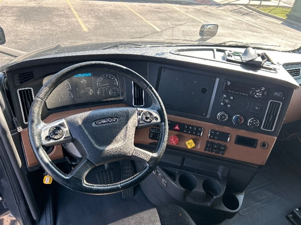 Sleeper Tractor-Heavy Duty Tractors-Freightliner-2019-T12664ST-Nashville (Mount Juliet)-TN-566,896\n\t\tmiles-$ 58,000 - Image 11