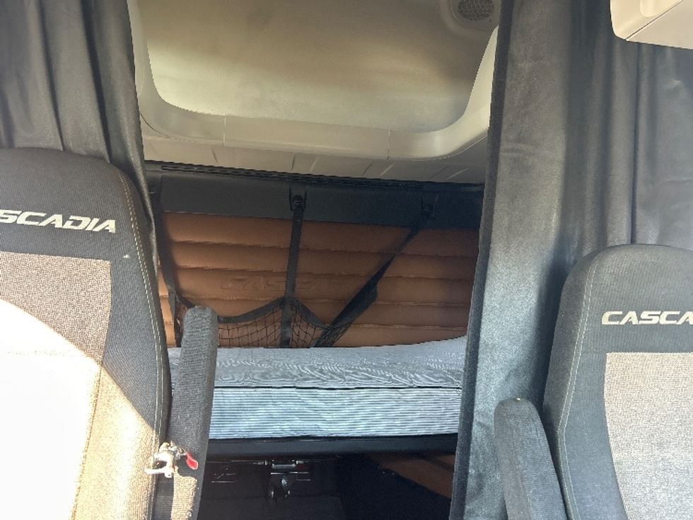 Sleeper Tractor-Heavy Duty Tractors-Freightliner-2019-T12664ST-Nashville (Mount Juliet)-TN-566,896\n\t\tmiles-$ 58,000 - Image 16