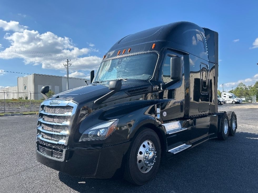 Sleeper Tractor-Heavy Duty Tractors-Freightliner-2019-T12664ST-Nashville (Mount Juliet)-TN-566,896\n\t\tmiles-$ 58,000 - Image 3