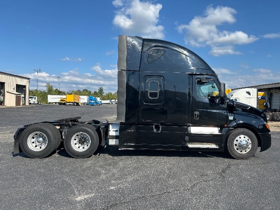 Sleeper Tractor-Heavy Duty Tractors-Freightliner-2019-T12664ST-Nashville (Mount Juliet)-TN-566,896\n\t\tmiles-$ 58,000 - Image 8